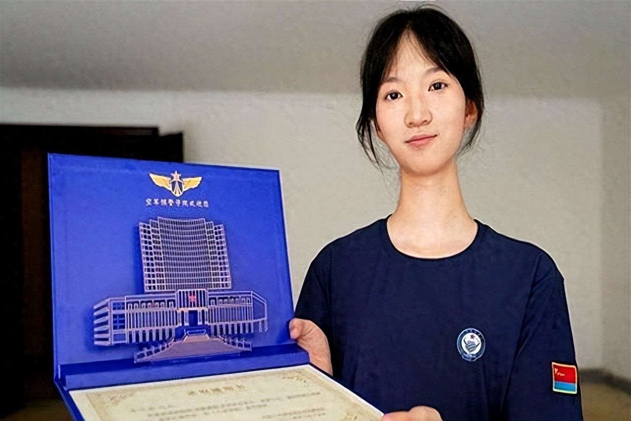 湖北一高考624分女孩放棄985上軍校