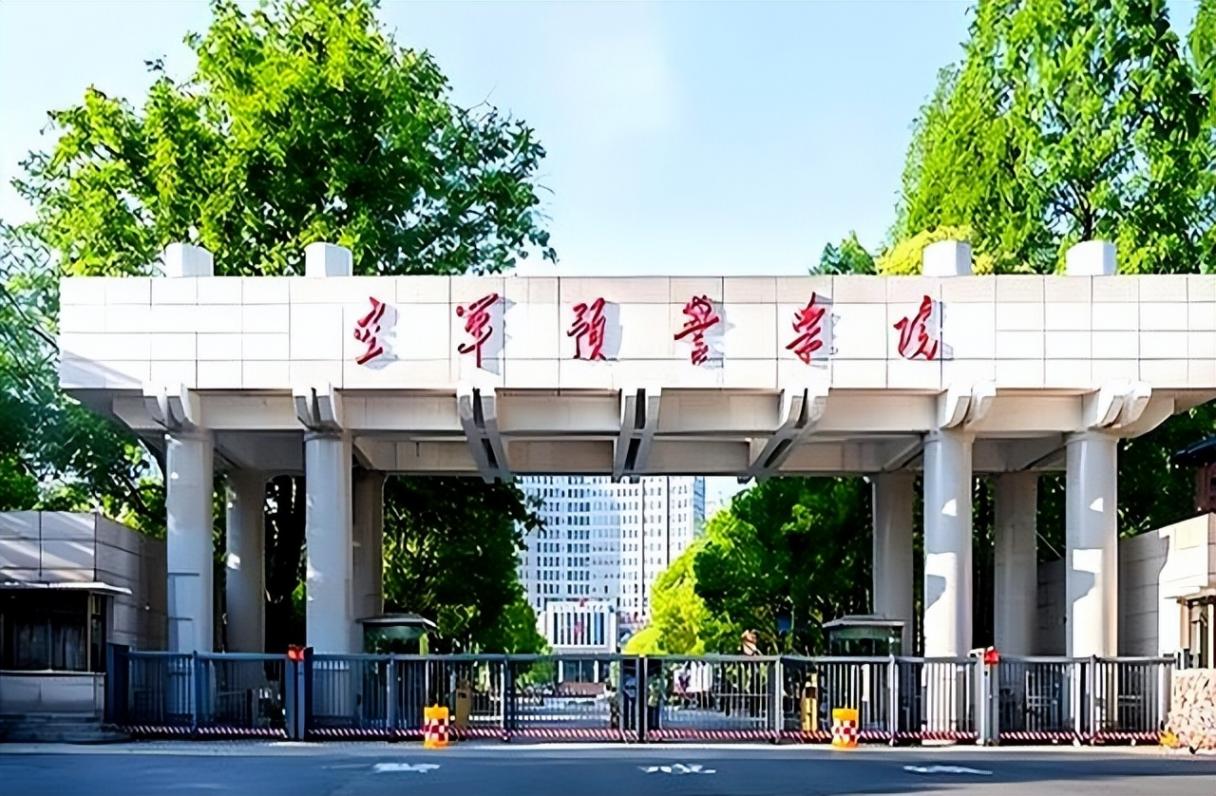 湖北一高考624分女孩放棄985上軍校