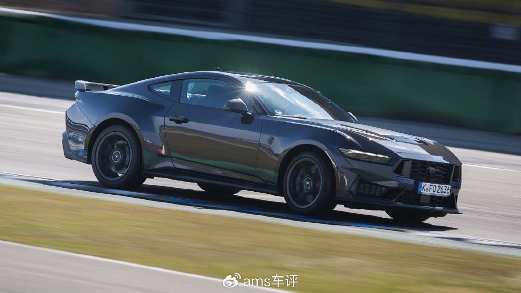 當美式肌肉遇上德式精密,誰能笑到最后?賽道對決見真章