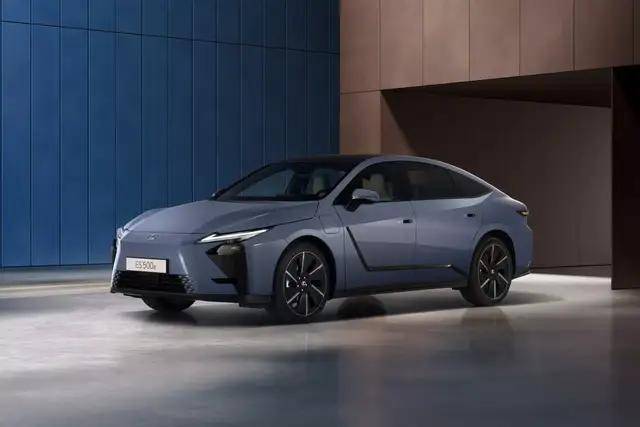 全新雷克薩斯ES本就帥氣,但這款雷克薩斯ES F-Sport渲染圖更驚艷