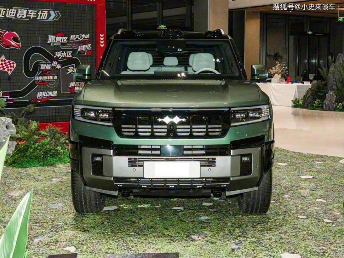 全新國(guó)產(chǎn)“衛(wèi)士”上市!配三激光雷達(dá)+2.0T插混,車(chē)內(nèi)配三塊大屏