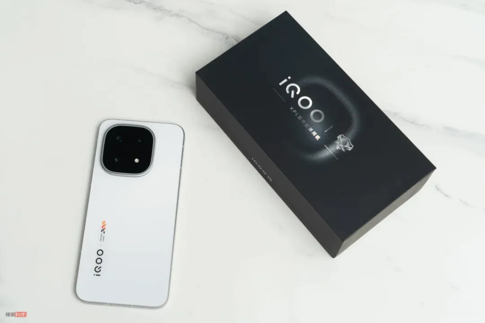 剛剛發布的這頂配旗艦,又要炸穿手機性能天花板 圖片