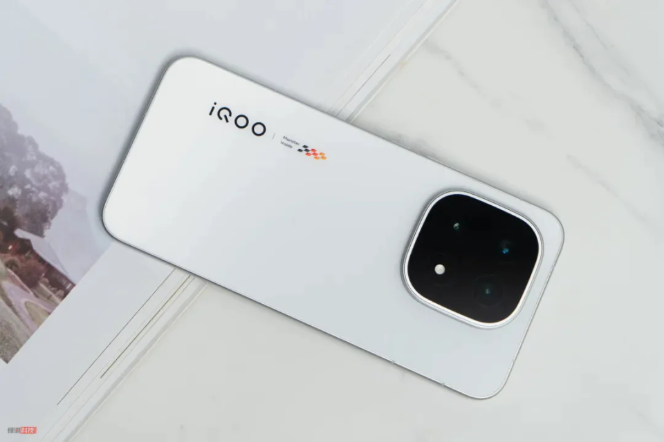 剛剛發布的這頂配旗艦,又要炸穿手機性能天花板 圖片